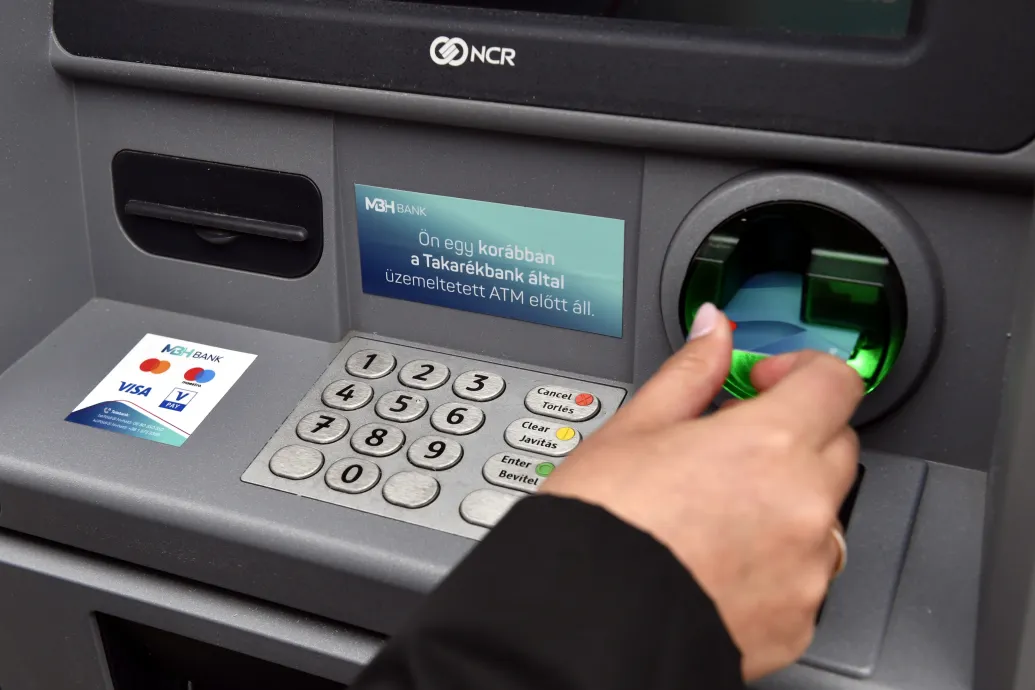 Februártól 300 ezer forint díjmentesen felvehető a bankautomatákból