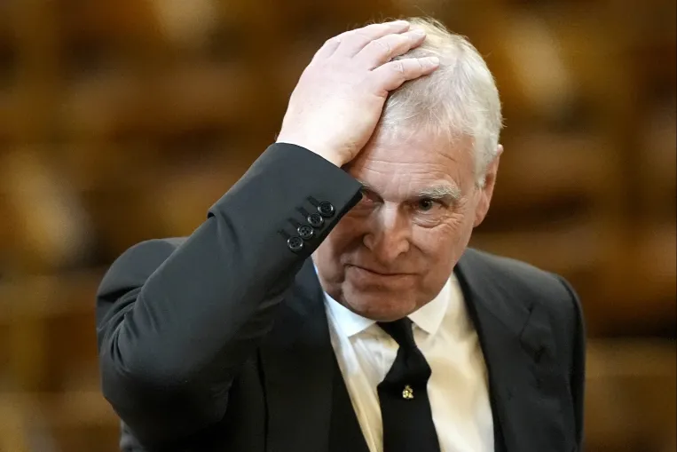 András herceg nem tudja levakarni magáról az Epstein-átkot, és egyre valószínűbb, hogy a tanúskodást sem fogja megúszni