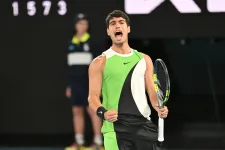 Alcaraz izgalmas meccsen győzte le Djokovićot az Australian Openen, 22 évesen megcsinálta a karrier Grand Slamet