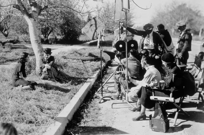 Charlie Chaplin és Paulette Goddard a Modern idők forgatásán – Fotó: Brandstaetter Images / Imagno/Schostal Archiv