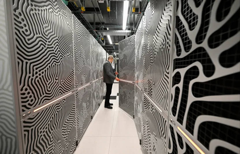 Regionális MI-központtá szeretne válni Románia, de ehhez még pár atomreaktort is fel kellene építenie