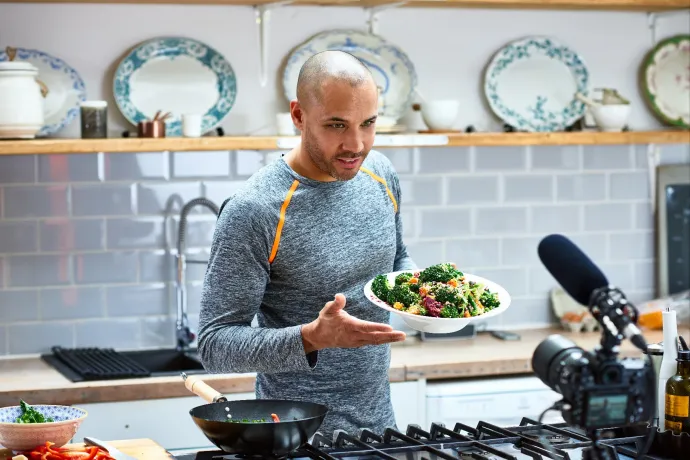 Ösztrogénes tej, méregtelenítés és metabolikus reset – ömlenek ránk a félinformációk és álhírek az influenszerektől