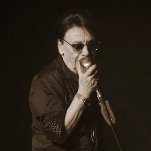 Fenyő Miklóst 2 másodperc után megjegyezted, ilyen művészből nagyon kevés van