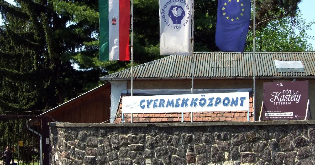 Felfüggesztették a fóti gyermekotthon vezetőjét, akit azzal vádolnak, hogy bántalmazhatott egy gyereket