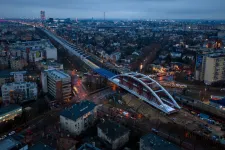1400 tonnás vasúti acélhidat tolnak a helyére a Bartók Béla úton