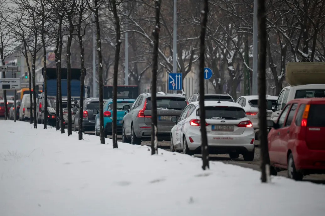 Havazás, eső és ónos eső is jut keddre, narancs figyelmeztetést adtak ki