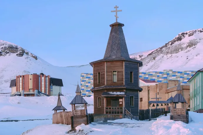 Orosz ortodox templom Barentsburgban – Fotó: Martin Zwick / REDA / Universal Images Group / Getty Images