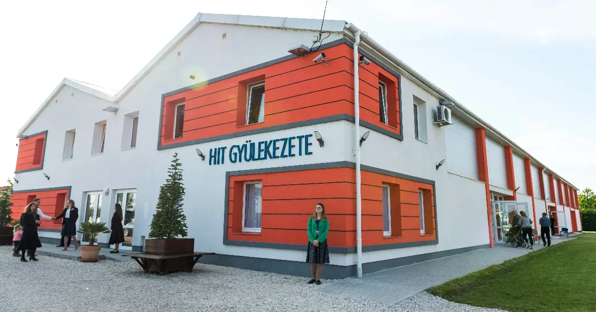 Bitcoinos és dubaji ingatlanos befektetéseket ígért a híveknek a Hit Gyülekezete egri lelkésze, felfüggesztették