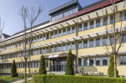 Minden pénz megvan, állítja a győri cég, amelyet a polgármester a lakáskassza kiürítésével vádol