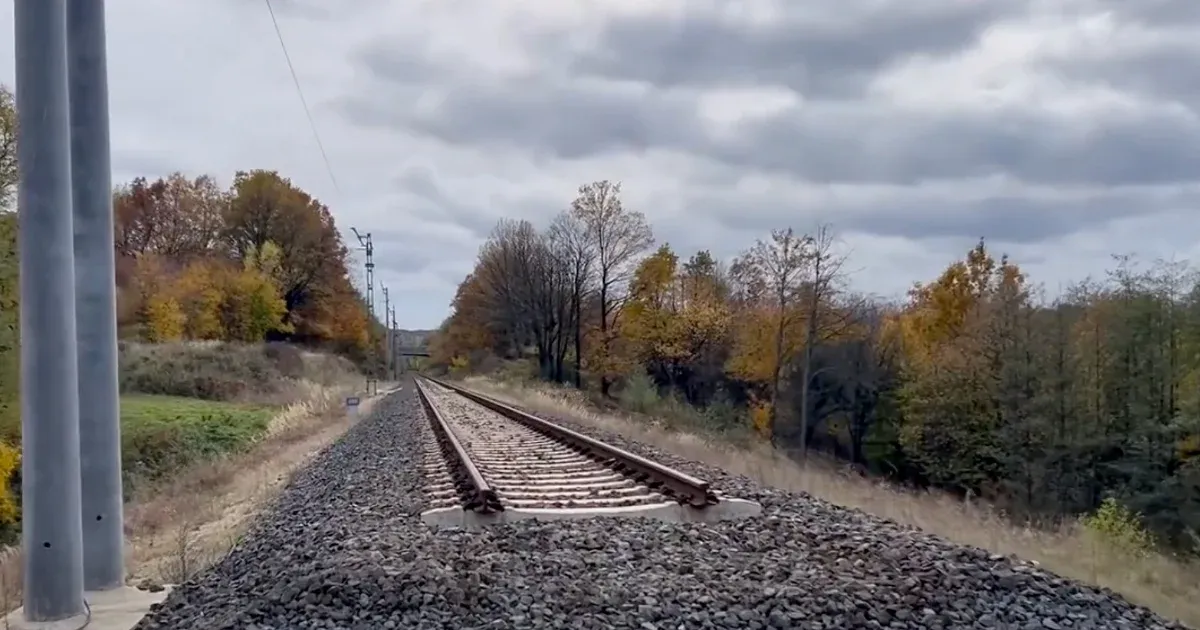 Egy év után megkezdődik a Veszprém és Ajka között lezárt 150 méteres vasúti szakasz felújítása
