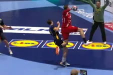 Hivatalos levélben tiltakozik a magyar kéziszövetség a svédek elleni meccsen elmaradt büntető miatt