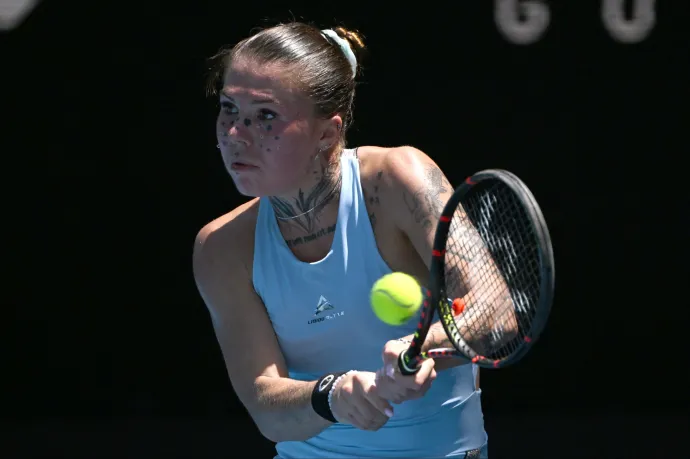 Ukrainian opponent refuses to shake hands with Hungary's Anna Bondár at tennis tournament in Cluj-Napoca