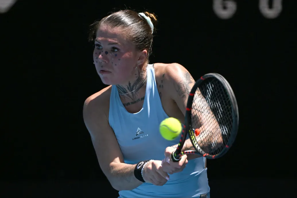 Ukrainian opponent refuses to shake hands with Hungary's Anna Bondár at tennis tournament in Cluj-Napoca