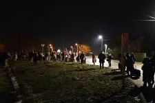 Fa dőlt a felsővezetékre Komáromnál, egy Railjet és egy tehervonat áramszedője is megsérült