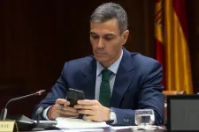 Érik a spanyoloknál is a 16 év alattiak közösségi médiás tilalma