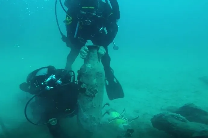 Fél évig titkolták az olaszok, hogy találtak egy antik római teherhajót, nehogy odacsődüljenek a fosztogatók