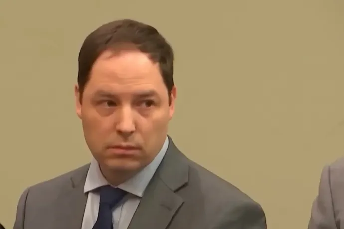 Bűnösnek találták a férfit, aki szeretőjével szövetkezve megölte feleségét és egy másik férfit is, akire rákenték volna az egészet