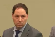 Bűnösnek találták a férfit, aki szeretőjével szövetkezve megölte feleségét, és egy másik férfit is, akire rákenték volna az egészet