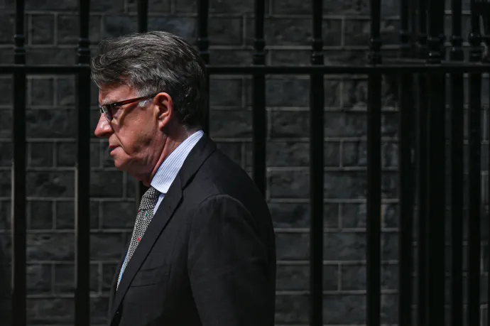 Nyomozást indítottak az Epstein-iratok miatt lemondott brit munkáspárti politikus ellen