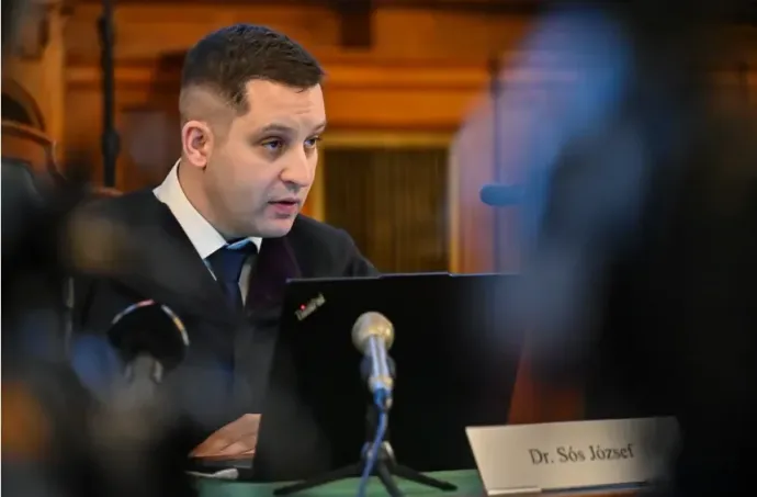 Dr. József Sós announces the verdict – Photo: Dániel István Alföldi / Telex
