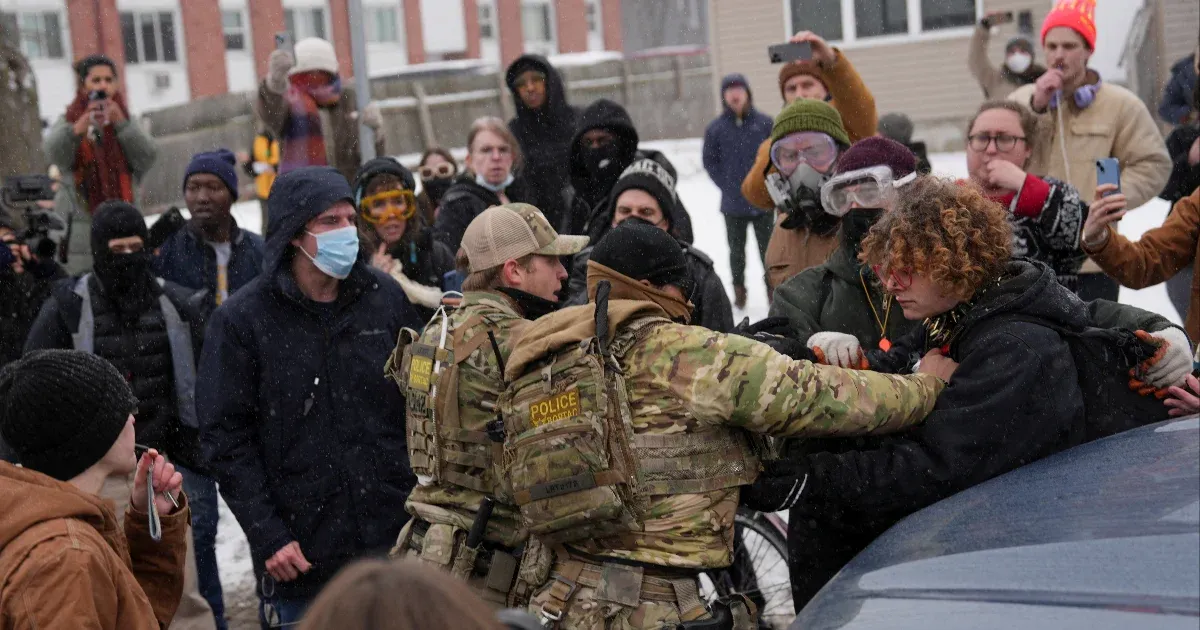 700 ICE-ügynököt vonnak ki Minnesotából