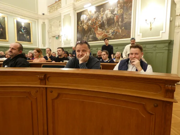 Győriek a közgyűlés végén – Fotó: Laczó Balázs/Telex