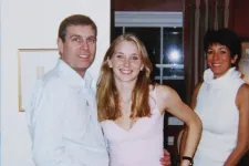 Az Epstein-akták egyik emailje bizonyítja, hogy András herceg és a 17 éves Virginia Giuffre fotója valódi