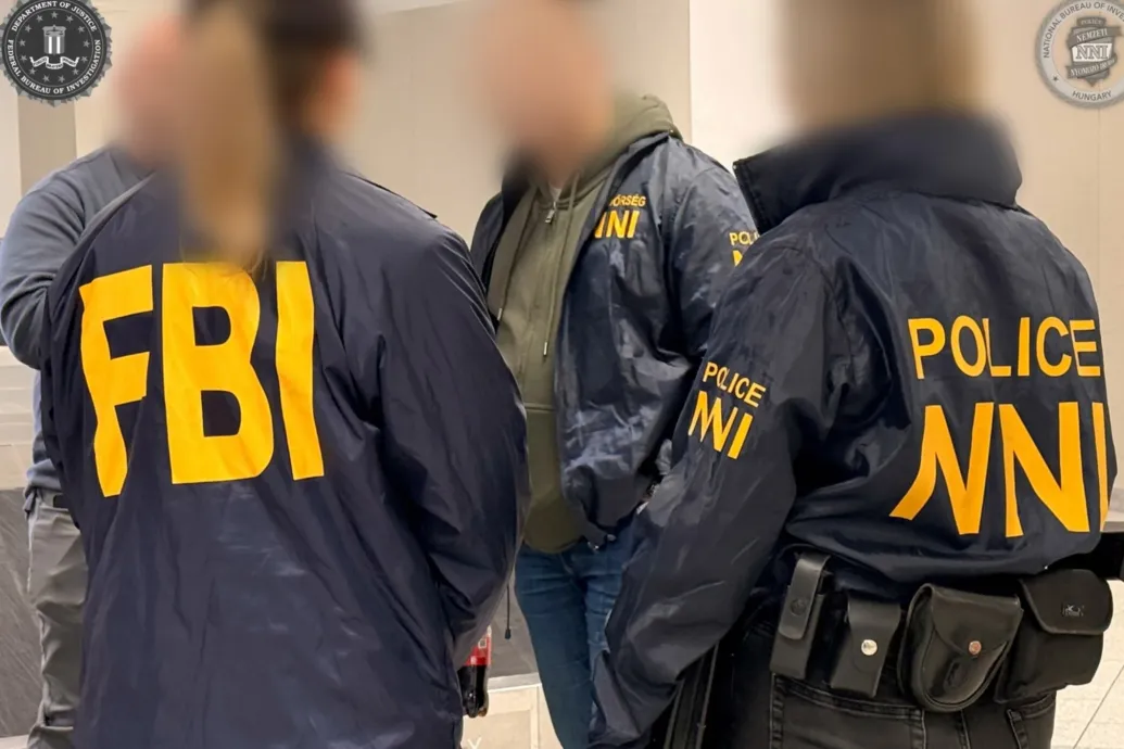 Három magyar fiatal hamis aranylapokkal vert át amerikai vevőket, a nyomozásba még az FBI is beszállt