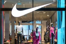 Vizsgálják, hogy a Nike diszkriminálja-e a fehér munkavállalókat