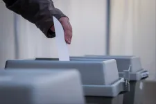 Átjelentkezne? Mozgóurnát kér? Külképviseleten szavazna? Mától jelezheti!