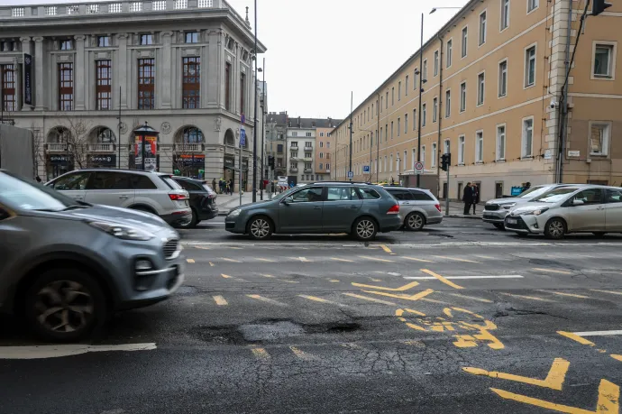 Rekordszámú kátyút okozott az idei tél a budapesti utakon