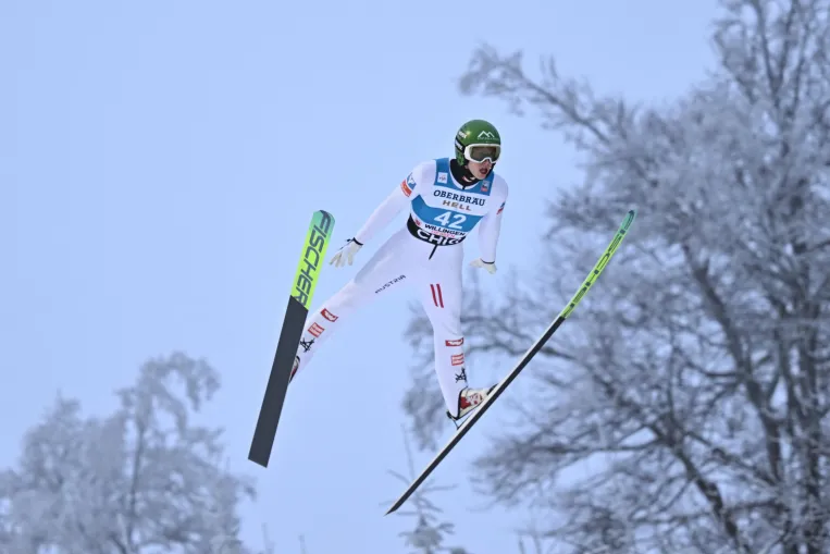 A trükkös ruha után a teljesítményfokozás új módjával vádolják a síugrókat