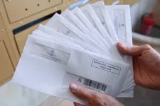 Péntektől érkeznek a postaládákba a választási értesítők