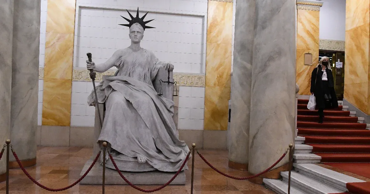 Ahol a kormány hoz ítéletet, ott véget ért a polgári társadalmi rend