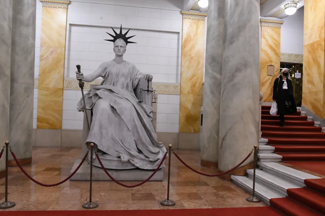 Ahol a kormány hoz ítéletet, ott véget ért a polgári társadalmi rend