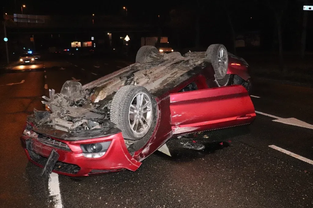 Ivott, gyorsított, megcsúszott, fejreállt a Mustanggal