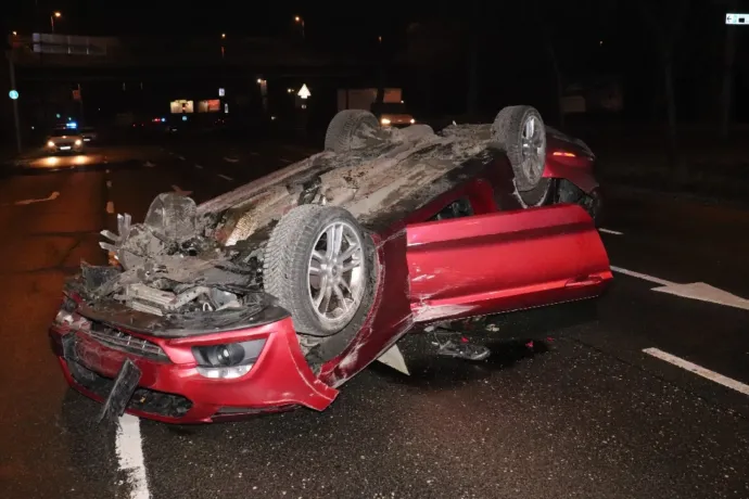 Ivott, gyorsított, megcsúszott, fejreállt a Mustanggal