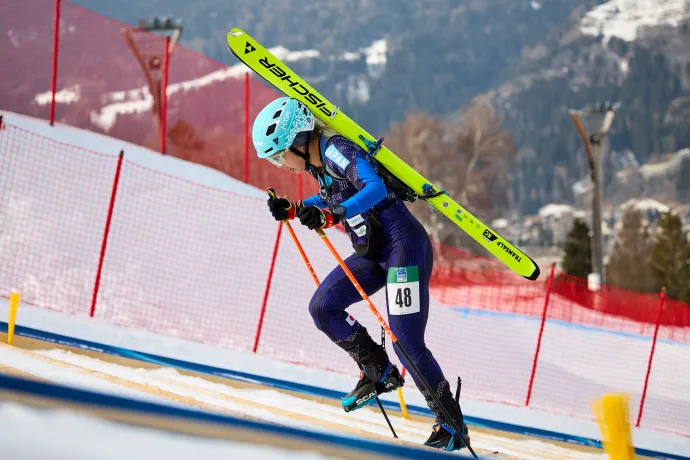 A síalpinizmusban időnként a sílécet is hátra kell venni – Fotó: Francesco Scaccianoce / Getty Images