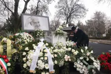 „Béla hazatalált, irigylem” – több százan vettek részt Tarr Béla temetésén