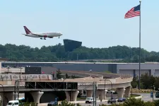 Trump egy hatalmas repteret és egy vasúti pályaudvart is magáról neveztetne el