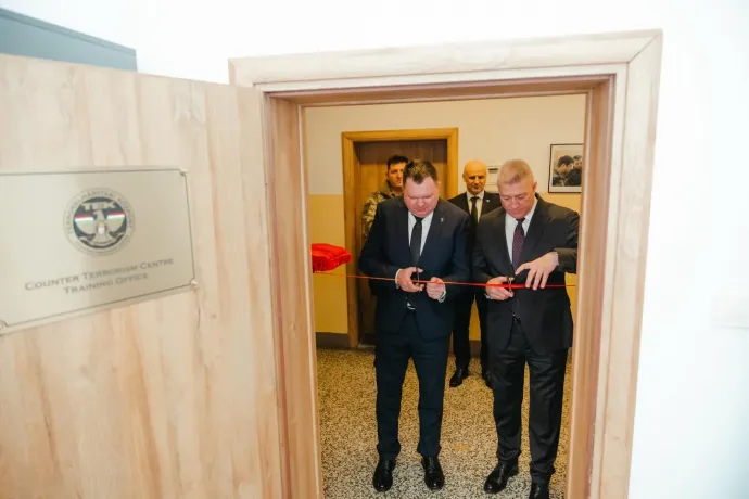 „Teljesen alkotmányellenes módon hozták létre” – a Dodikéknál nyitott TEK-iroda többeket kiakasztott Bosznia-Hercegovinában