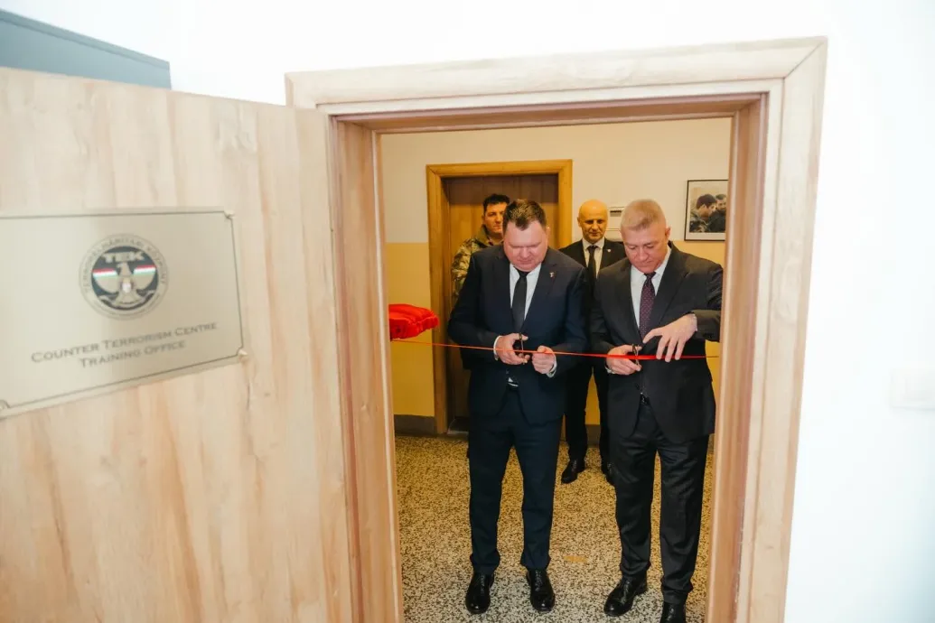 „Teljesen alkotmányellenes módon hozták létre” – a Dodikéknál nyitott TEK-iroda többeket kiakasztott Bosznia-Hercegovinában