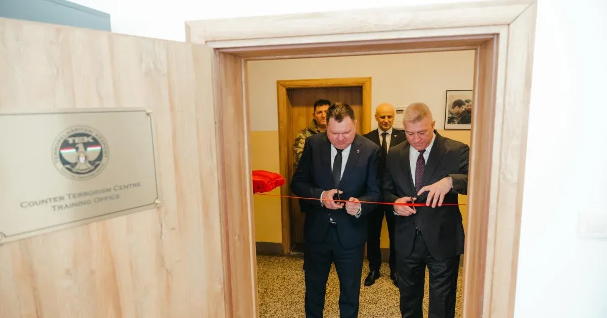 „Teljesen alkotmányellenes módon hozták létre” – a Dodikéknál nyitott TEK-iroda többeket kiakasztott Bosznia-Hercegovinában