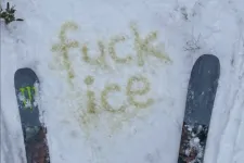 Hóba pisilt üzenettel küldte el melegebb éghajlatra az ICE-ot egy brit síelő a téli olimpián