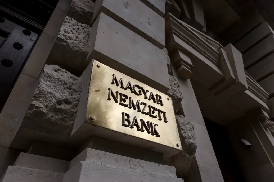 Közel egy év után sem hallgattak ki senkit gyanúsítottként az MNB-ügyben