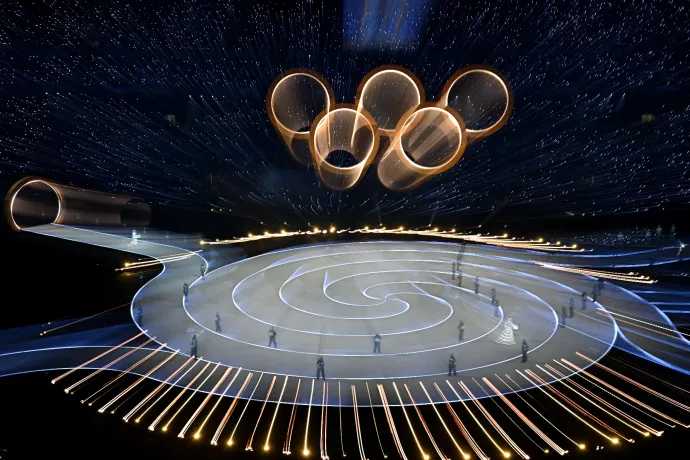 Mariah Carey előadta a Volarét, Valentino Rossi villamost vezetett, bevonult a magyar csapat is az olimpia megnyitóján