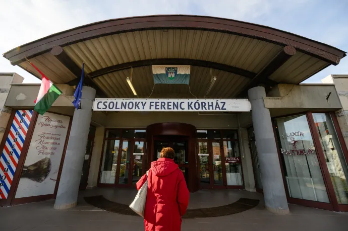 Belső vizsgálatot indít a veszprémi kórház, miután hazaküldtek egy nyílt töréses MKKP-aktivistát