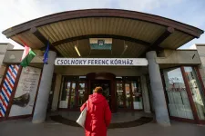 Belső vizsgálatot indít a veszprémi kórház, miután hazaküldtek egy nyílt töréses MKKP-aktivistát