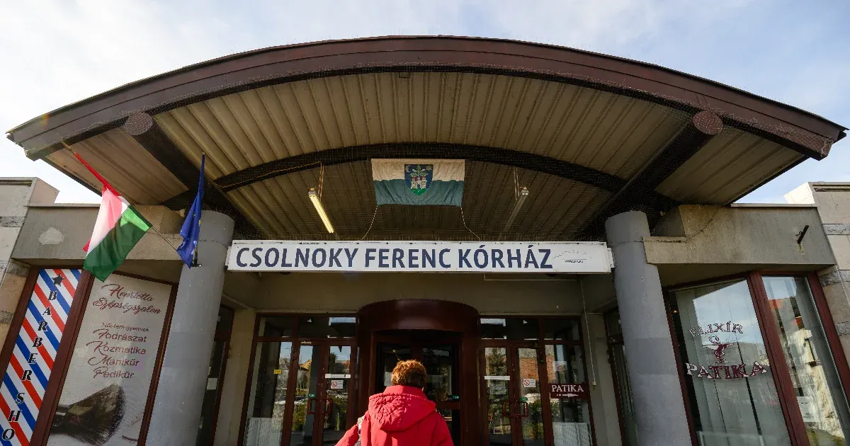 Egy MKKP-aktivista állkapocstöréssel ment a veszprémi kórházba, de végül Ausztriába kellett mennie műtétért