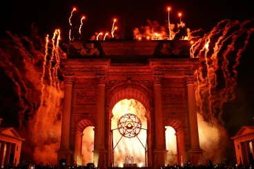 A párizsinál jóval hagyományosabb megnyitóval indult a téli olimpia, Mariah Carey és Andrea Bocelli volt a két főszereplő